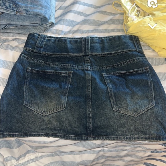 New with tags cute cidar mini skirt!!
Mini mini skirt 🔥 - Picture 2 of 3